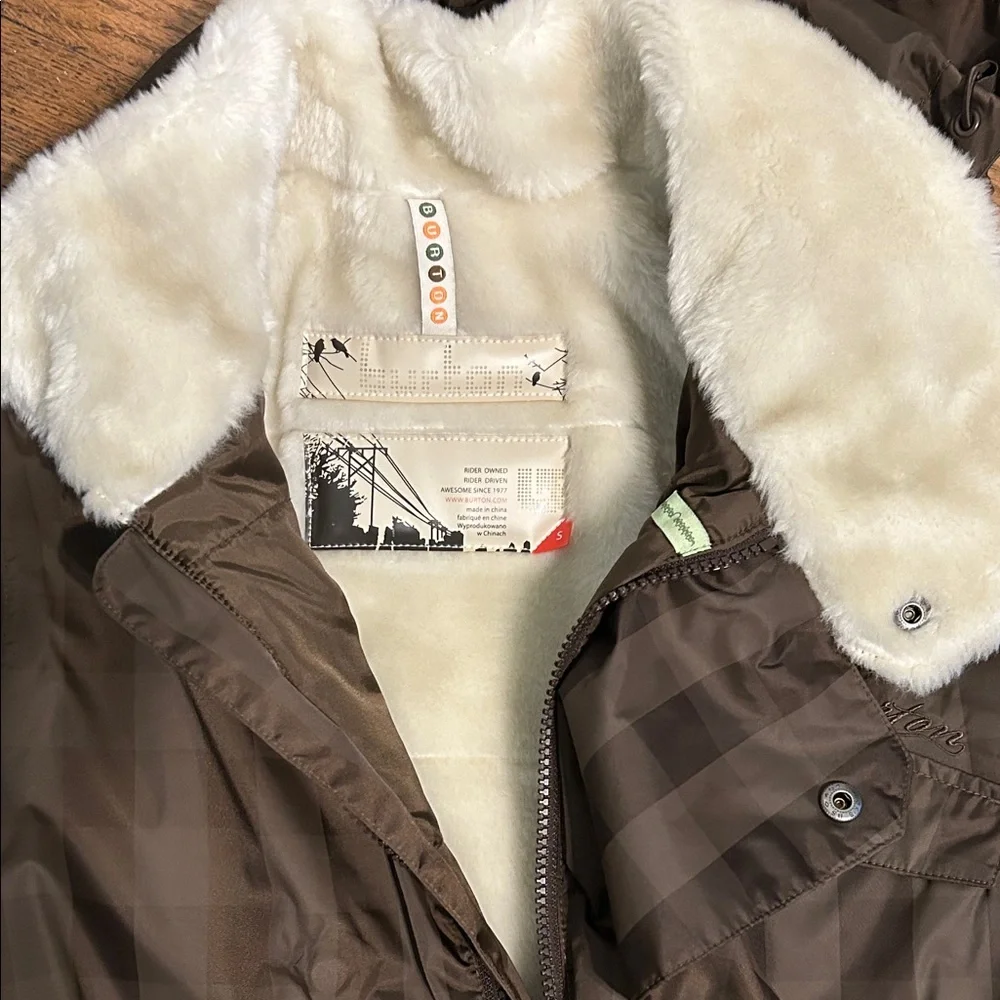 Burton Women’s Brown Ski Snowboard Jacket with Hood and Faux Fur Lining - Picture 14 of 16